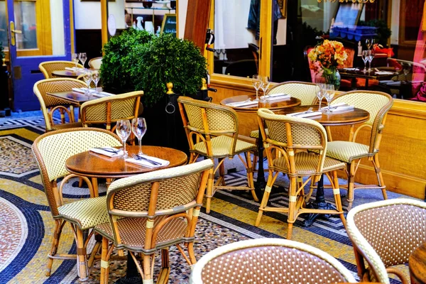 French Restaurant Tables Chairs Patio Paris France — Fotografia de Stock