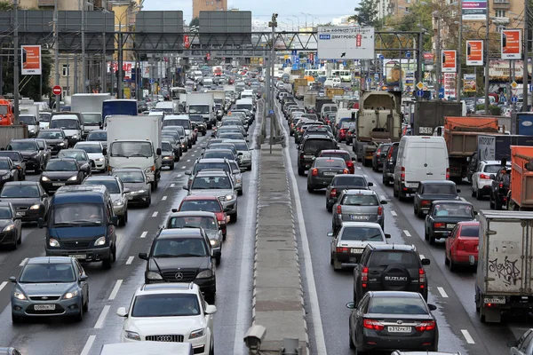 Moskova. gün trafik sıkışıklığı — Stok fotoğraf