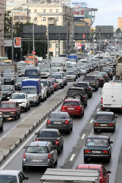 Moskova. gün trafik sıkışıklığı