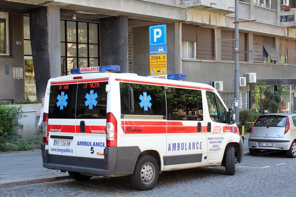 Voiture d'ambulance en Belgrade, Serbie — Photo