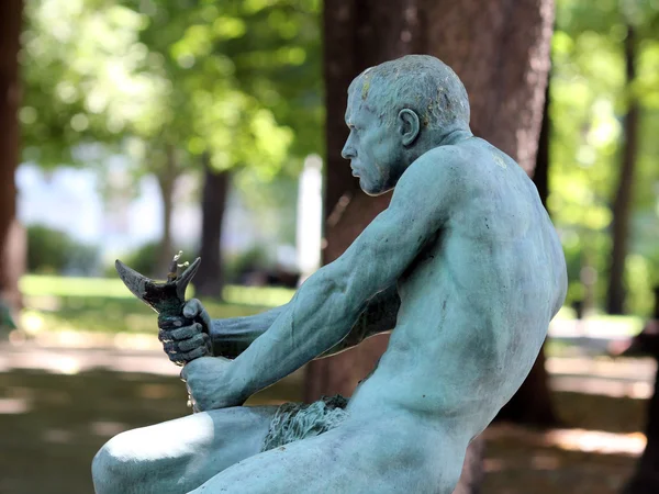 Belgrad, Serbien. Brunnen mit einer Menschenskulptur — Stockfoto