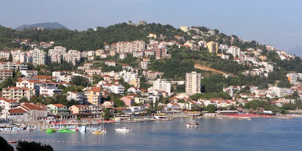 Montenegro. Olhe para a cidade de Igalo — Fotografia de Stock
