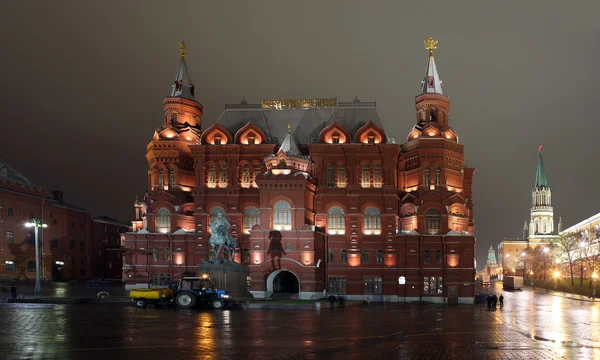 Moskou. Kijk naar het historisch museum in de buurt van red square — Stockfoto