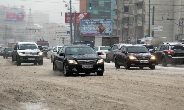 Moskova. kar yağışı trafiği