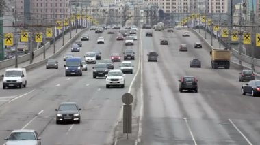 Moskova büyük caddeleri üzerinde trafik