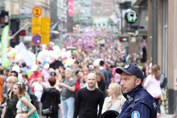 En el desfile gay de verano en Helsinki, Finlandia —  Fotos de Stock