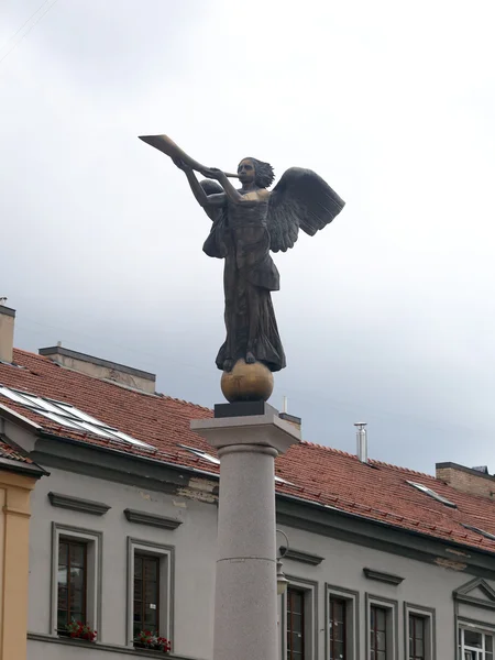 Vilnius, Litauen. Ängel med tube i distriktet Uzhupis — Stockfoto