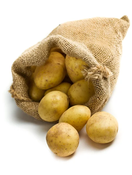 Potatis i säckväv säck — Stockfoto