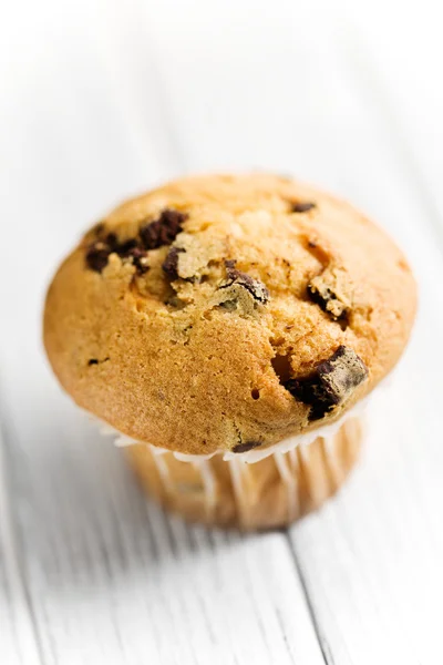 Smakelijke muffin met chocolade — Stockfoto