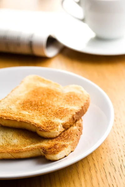 Pane tostato bianco sul piatto — Foto Stock