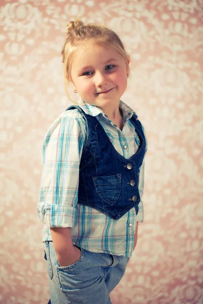 Portrait of little girl before retro background — Stock Photo, Image