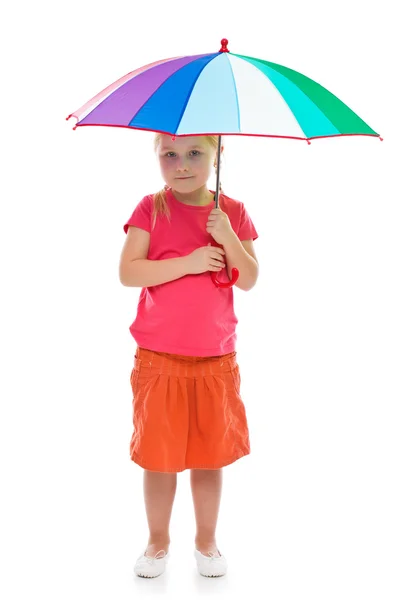 Kleines Mädchen mit Regenschirm. — Stockfoto