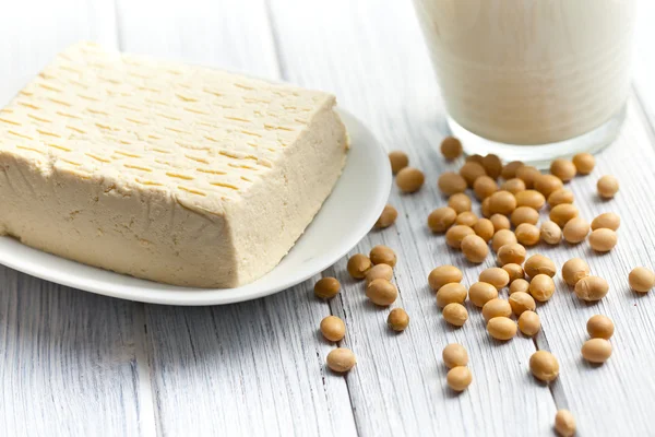 Tofu and soy beans — Stock Photo, Image