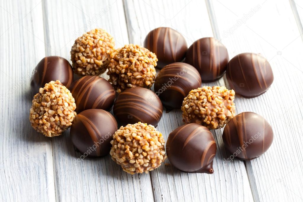 depositphotos_18474879-stock-photo-chocolate-pralines.jpg