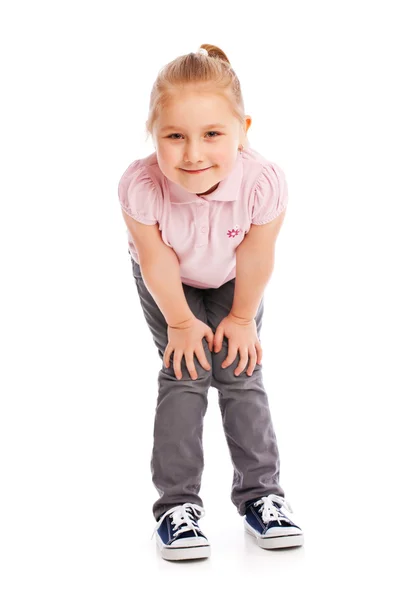 Niño pequeño y feliz posando en el estudio — Foto de Stock