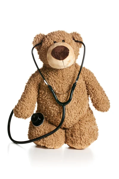 Teddybär mit Stethoskop — Stockfoto