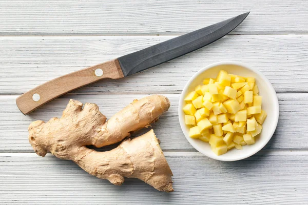 Ingwerwurzel in Scheiben geschnitten — Stockfoto