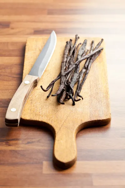 Bıçak ile vanilya pods — Stok fotoğraf