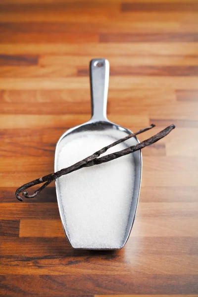 Vainas de vainilla y azúcar en cucharada — Foto de Stock