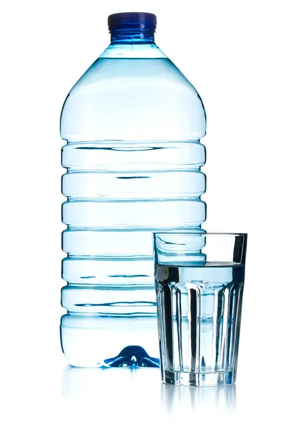 Glasses of water and plastic bottle — Stock Photo, Image