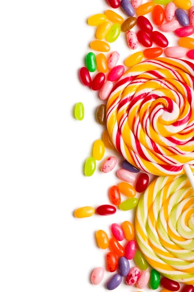 Färgglada lollipop med gelé bönor — Stockfoto