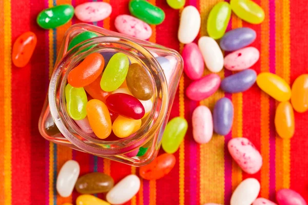 Jelly beans in glazen pot — Stockfoto