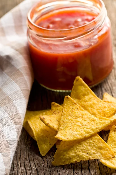 Mısır nachos domates sos ile — Stok fotoğraf