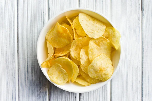 Crispy potato chips in bolw — Stock Photo, Image