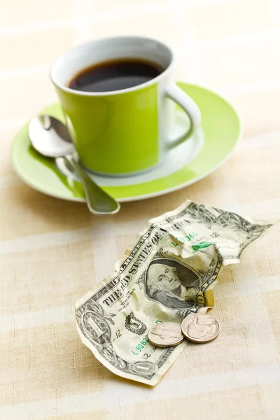 Αμερικανικό νόμισμα και φλιτζάνι καφέ — Φωτογραφία Αρχείου
