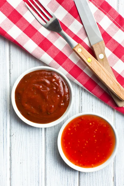 Various barbecue sauces in ceramic bowls — Stock Photo, Image