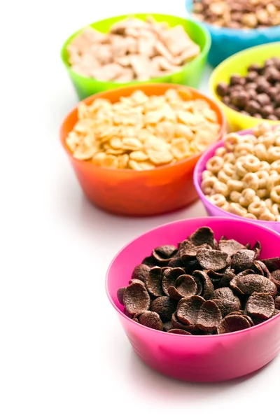 Varios cereales dulces en cuencos de colores — Foto de Stock
