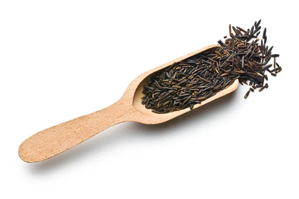 Divoká rýže na dřevěná lopatka — Stock fotografie