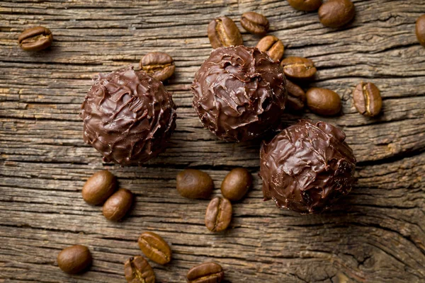 Chocolate truffles with cocoa beans — Stock Photo, Image