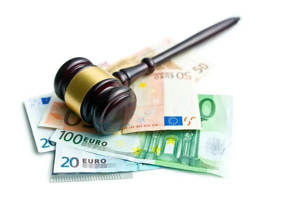Giudice martelletto con banconote in euro — Foto Stock