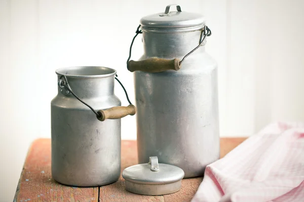 Vintage milk cans — Stock Photo, Image