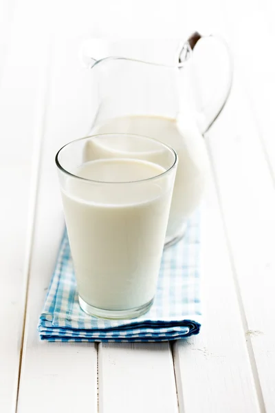 Melk in glas — Stockfoto