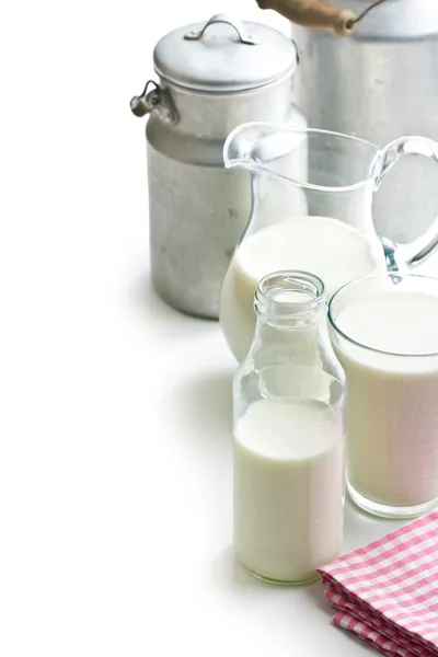 Varios recipientes de leche — Foto de Stock