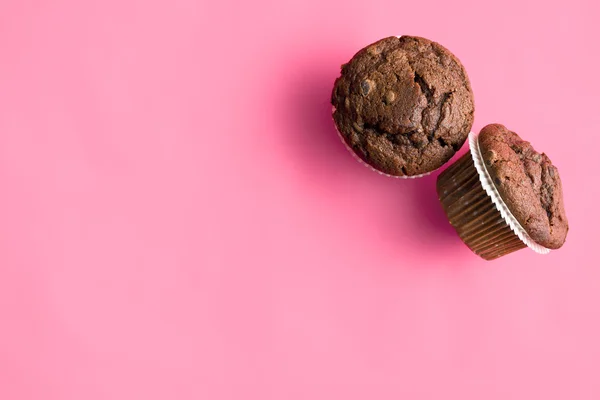 Due muffin su sfondo rosa — Foto Stock