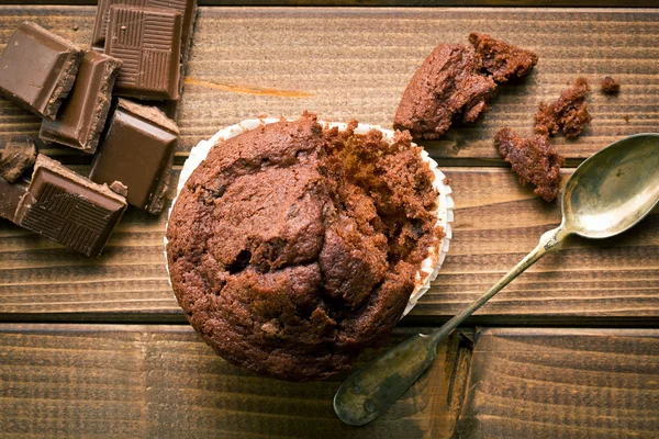 Widok z góry muffin czekolady i czekolada — Zdjęcie stockowe