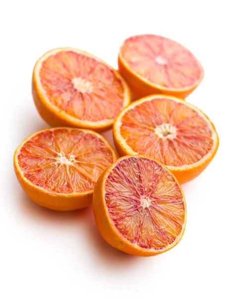 Половинки красных апельсинов — стоковое фото