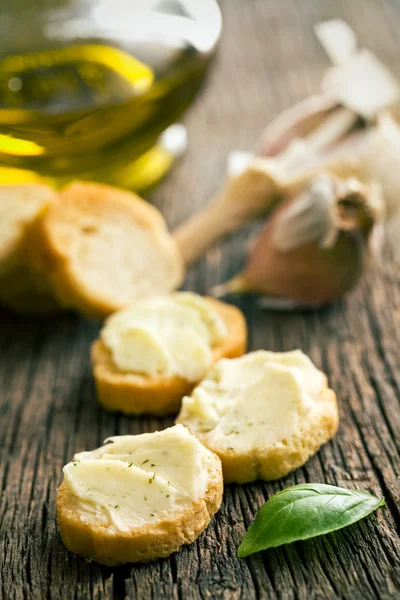 Bruschetta z masłem ziołowym — Zdjęcie stockowe