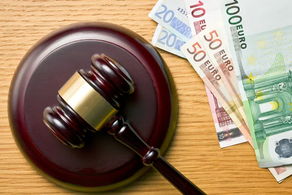 Judge gavel and euro currency — Stock Photo, Image