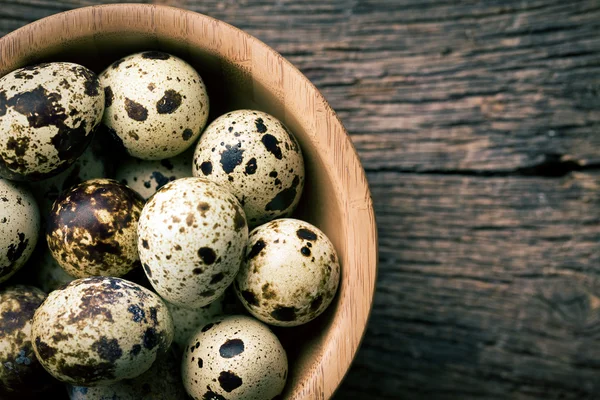 Top view of quail eggs in bowl — Stock Photo, Image