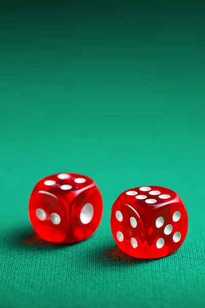 Os dados de casino vermelho — Fotografia de Stock