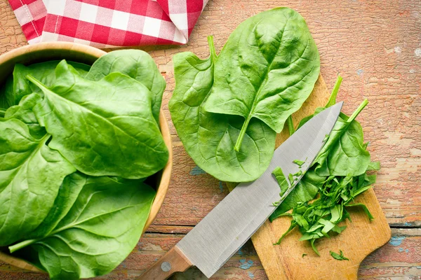 Hojas de espinaca picadas — Foto de Stock