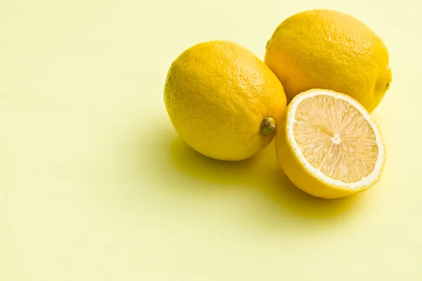 Fresh lemon — Stock Photo, Image