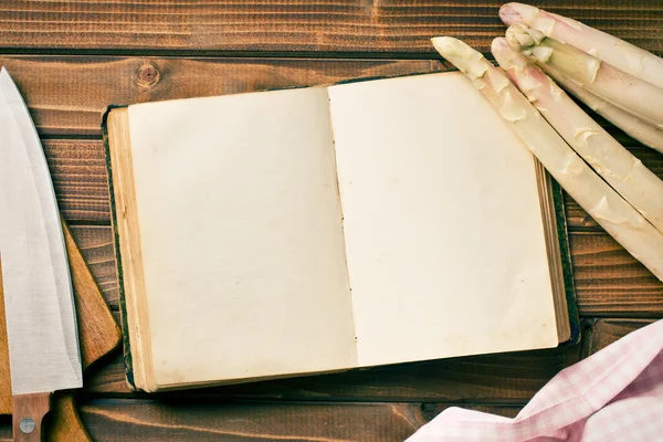 Recipe book and white asparagus — Stock Photo, Image