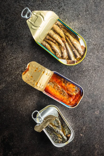 Консервированные Сардины Томатным Соусом Морская Рыба Жестяной Банке Вид Сверху — стоковое фото