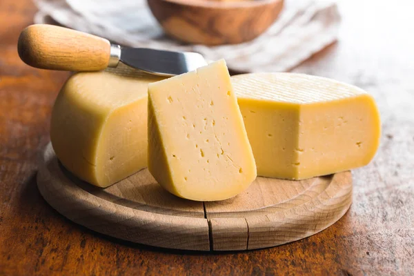 Block Hard Cheese Wooden Cutting Board — Stock Photo, Image