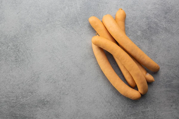 Gerookte Worstjes Keukentafel Bovenaanzicht — Stockfoto